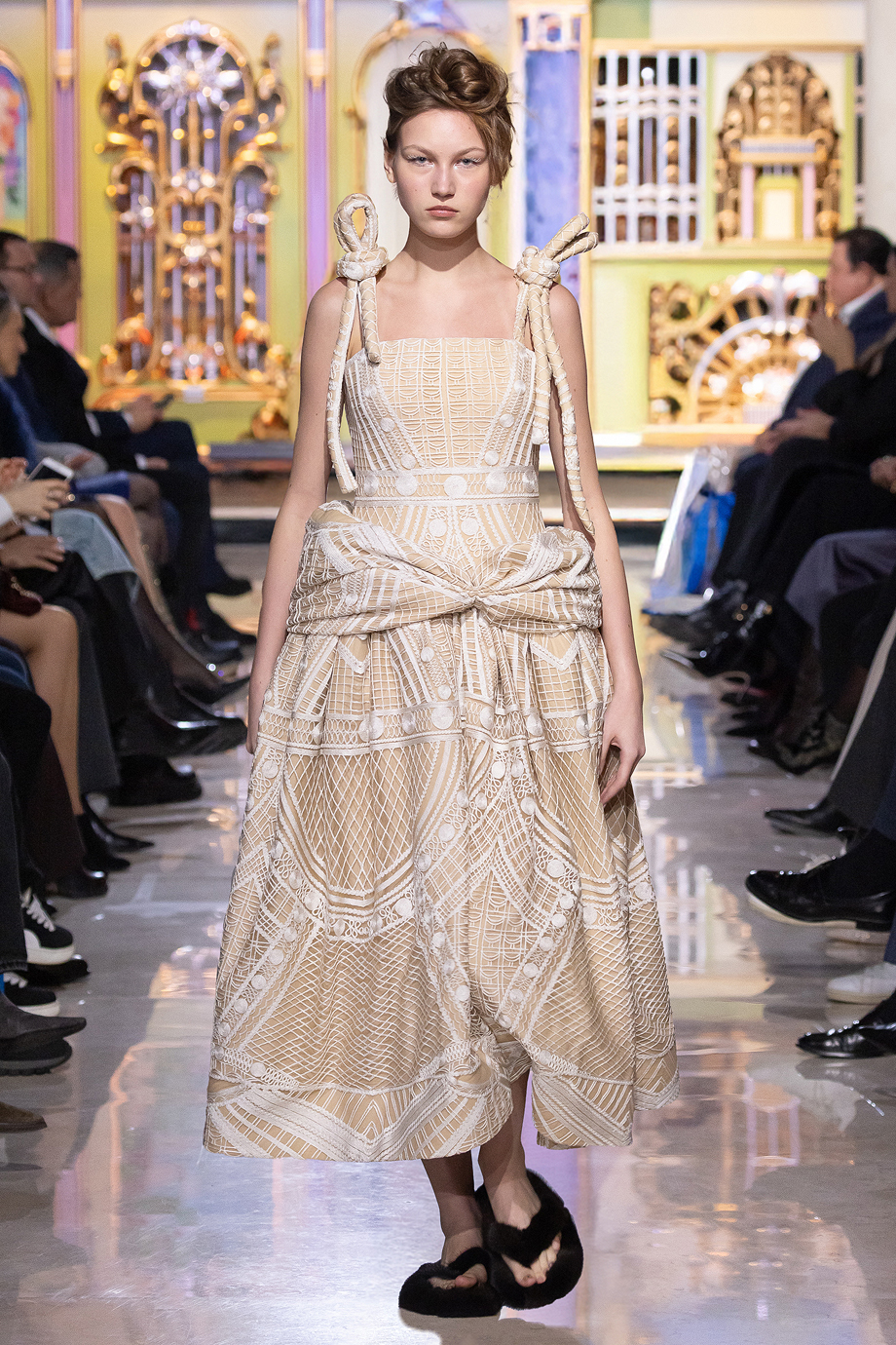 Платье-миди на корсете