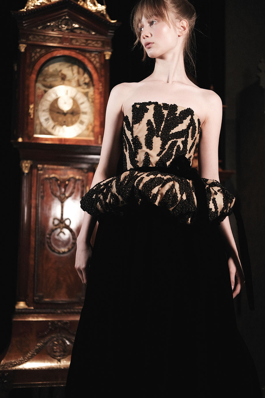 Платье-миди на корсете