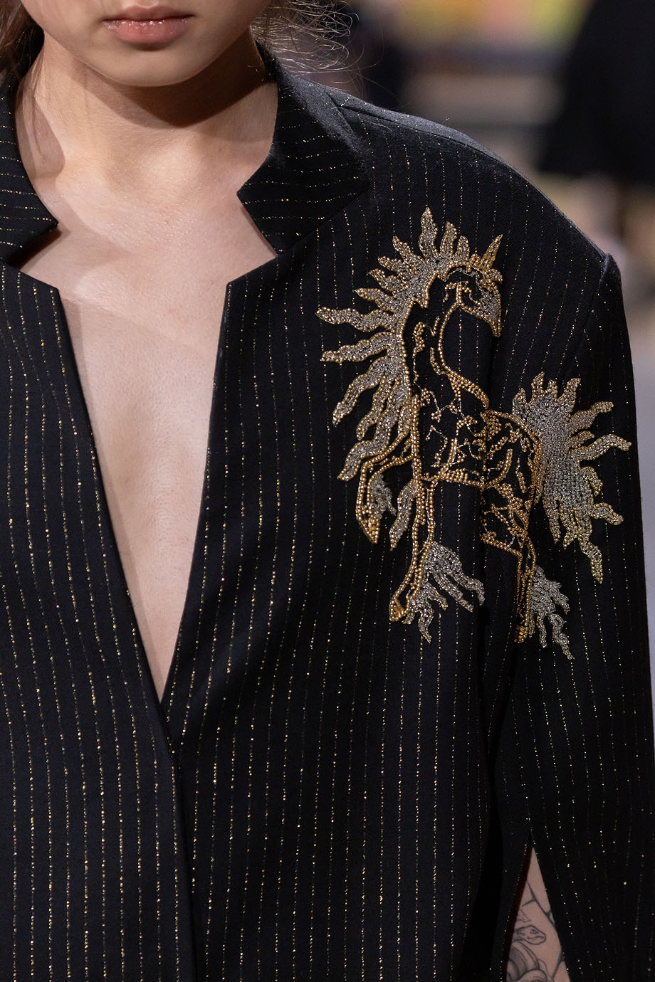 Жакет с золотой вышивкой