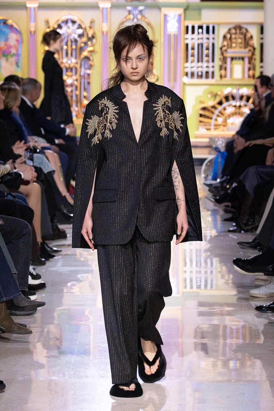 Классические брюки-трубы